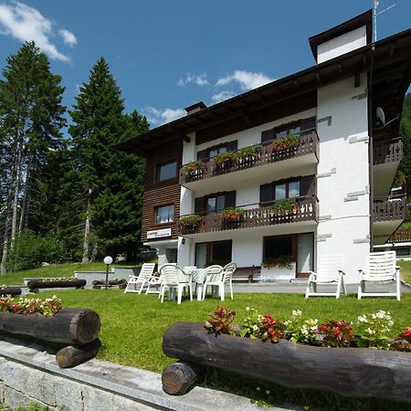 Garni Bucaneve Madonna di Campiglio Bagian luar foto