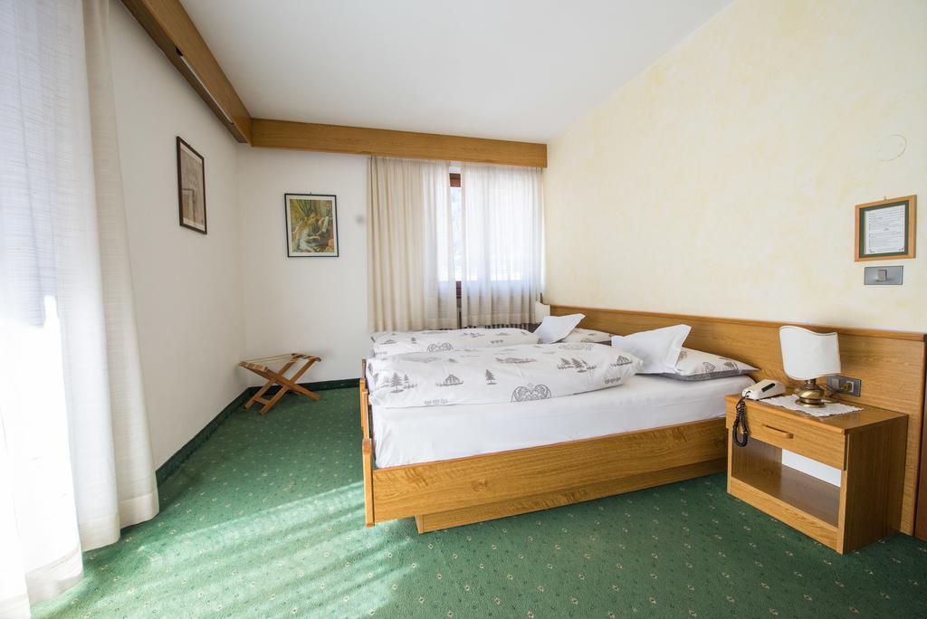 Garni Bucaneve Madonna di Campiglio Ruang foto